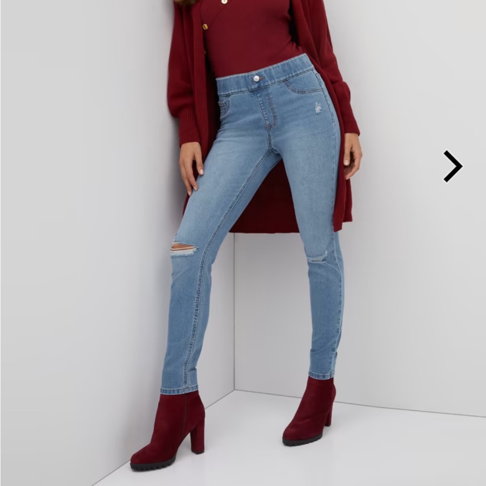 Pull-On High-Waisted Skinny Jeans - Light Wash
Size: XLARGE
Color: LIGHT WASH